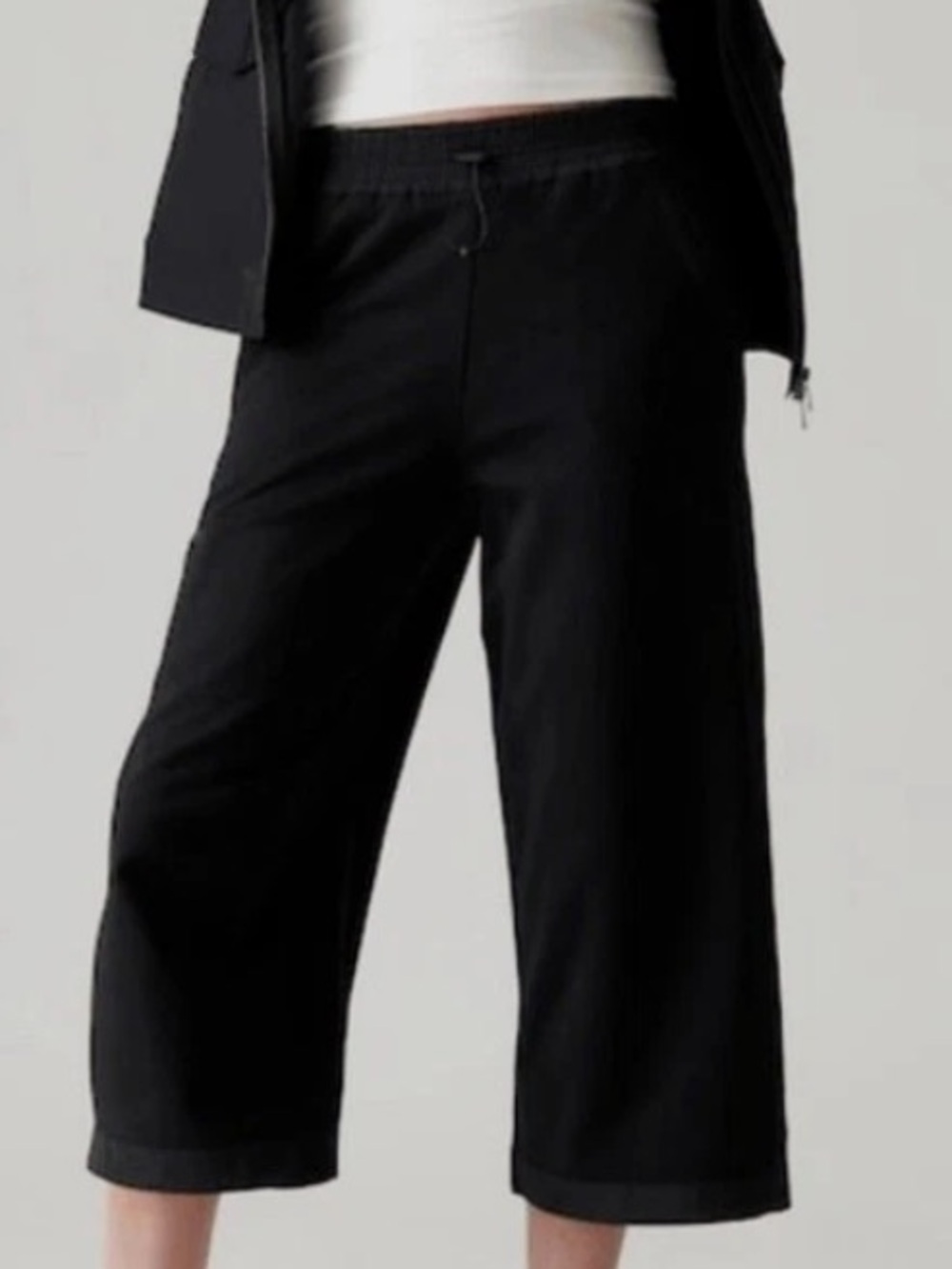 Athleta Ladies NWT Triumph Hybrid Wide Leg Cropped Pants. Large. Black.